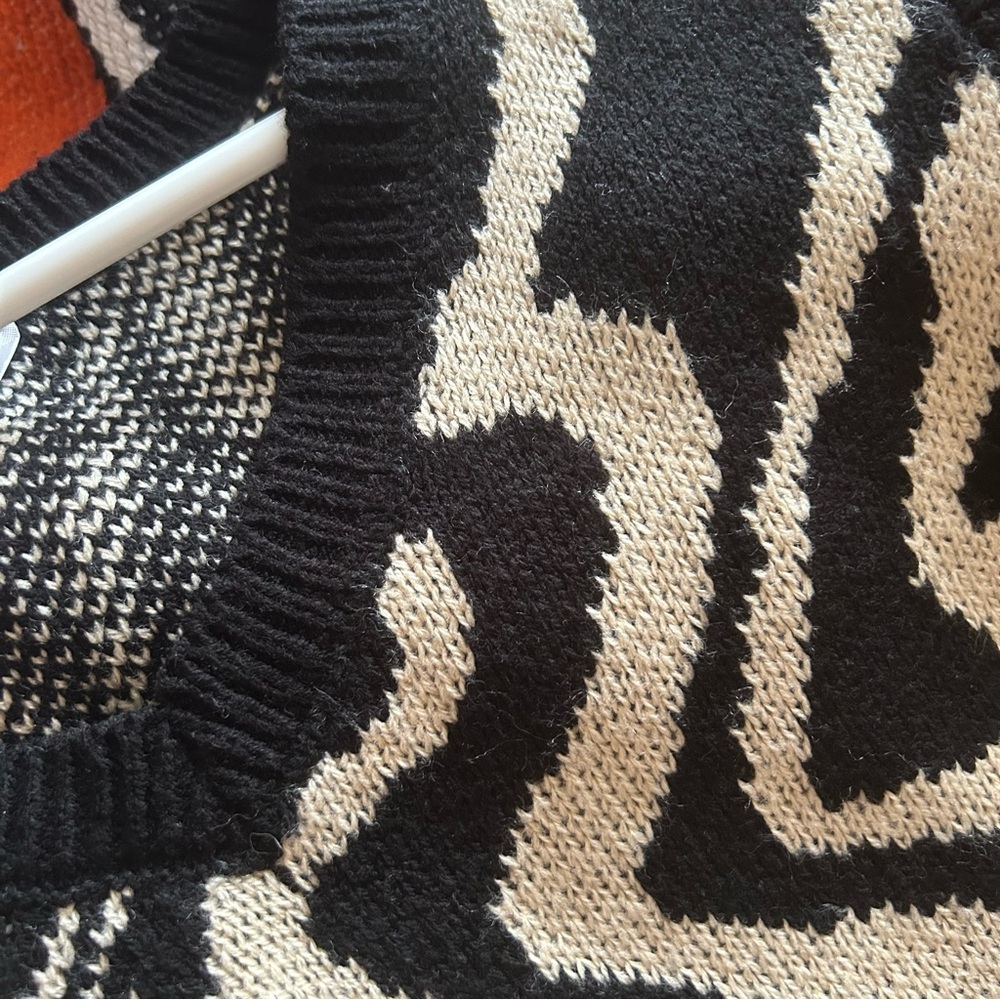 “No Boundaries” Black & White Sweater Vest - Picture 3 of 4